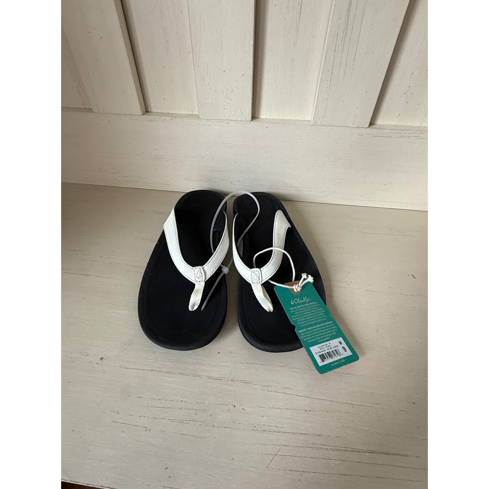 OluKai Kulapa Kai Womens Flip Flops White Black Sandals 20198-4R40 Size 9 NEW